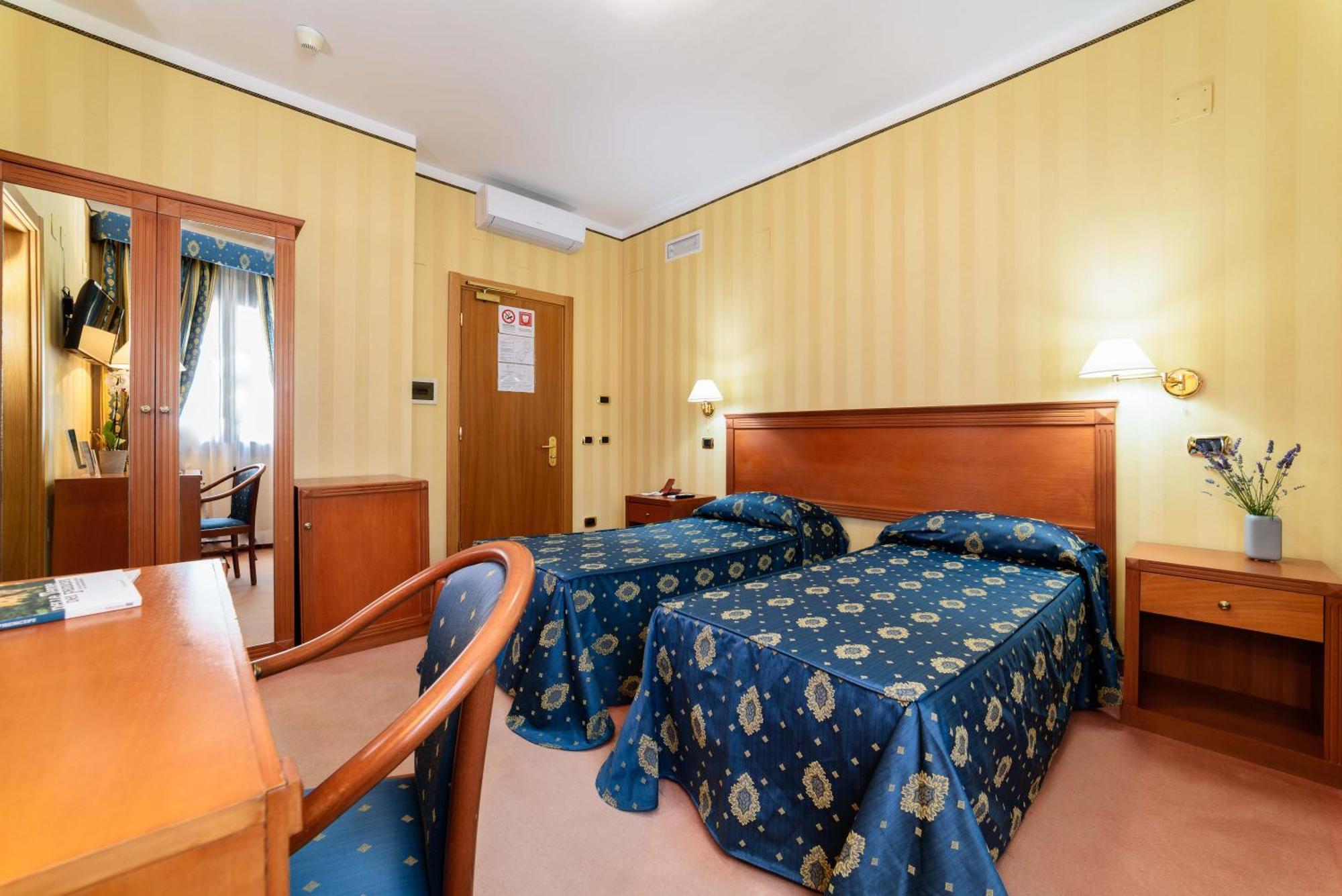 Hotel Hermitage Polla Rum bild